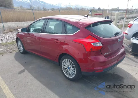 2013 Ford Focus Titanium z USA, uszkodzony, nr VIN 1FADP3N2XDL209491